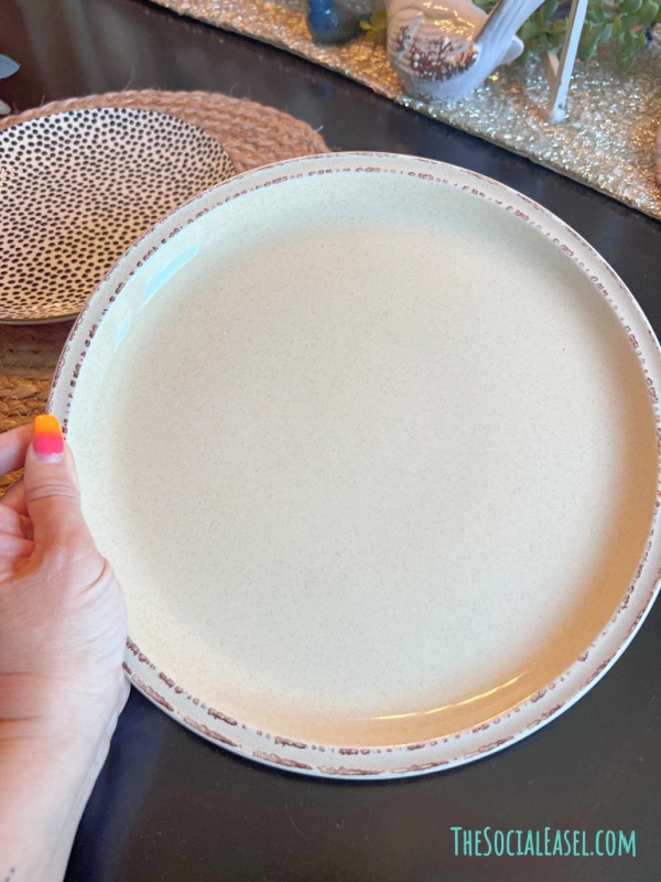 Cream plate for place-setting